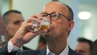 Merz spendiert Bier aus seiner Heimat – Nach der Wahl wird angestoßen