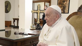 Papst Franziskus muss länger im Krankenhaus bleiben