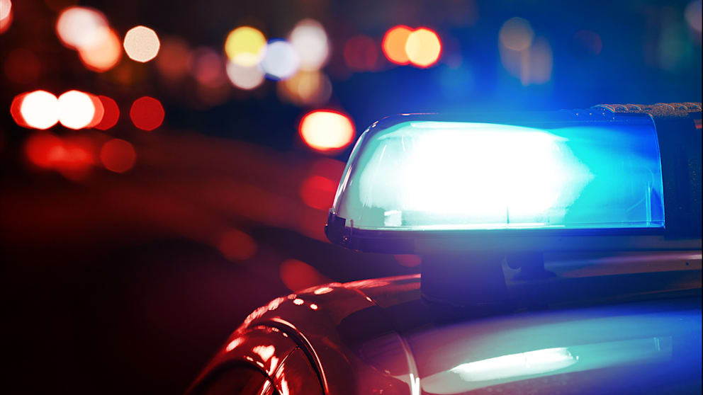 Tragischer Unfall auf B455: Fahrer kracht gegen Brückenpfeiler