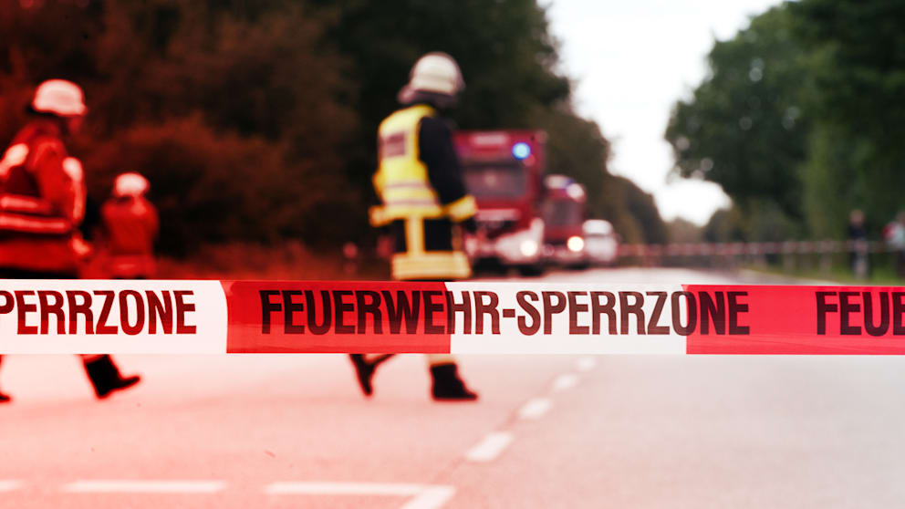 Kiel: Feuerwehr rettet Person aus brennender Dachgeschosswohnung