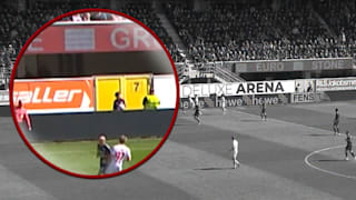 Schon wieder!: Balljunge leitet Tor ein