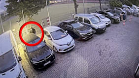 Berliner Autohaus brennt lichterloh: Brandstifter sorgen für Verwüstung