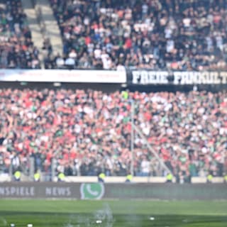 Braunschweig-Derby mit Fadenkreuz-Plakat: Hannover 96 droht hohe Geldstrafe