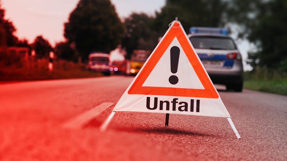 Motorradfahrer stürzt auf L699: Schwere Verletzungen