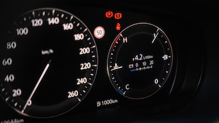 Bordcomputer im Mazda CX-60 mit Reihensechszylinder Dieselmotor