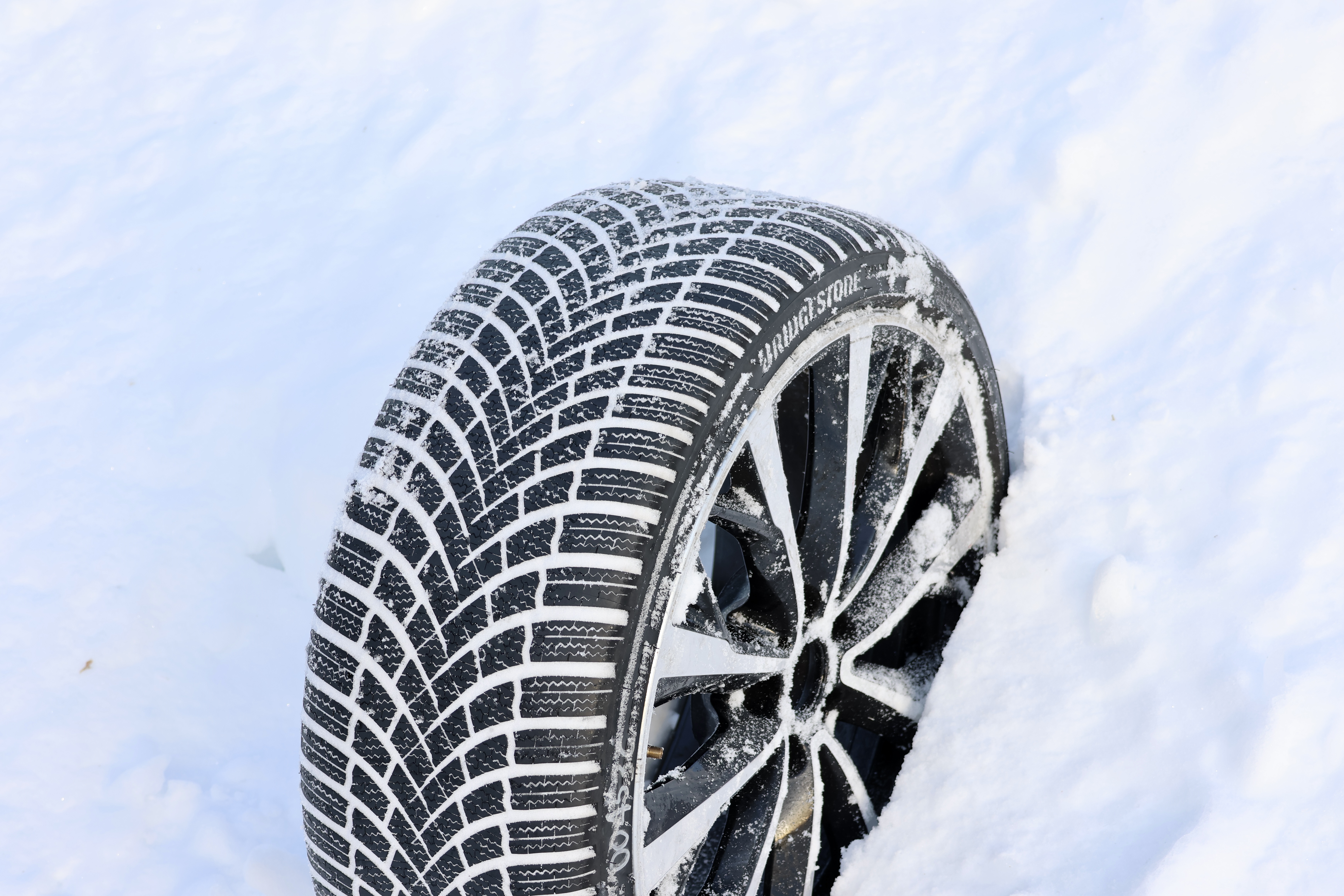 Bridgestone Blizzak LM005