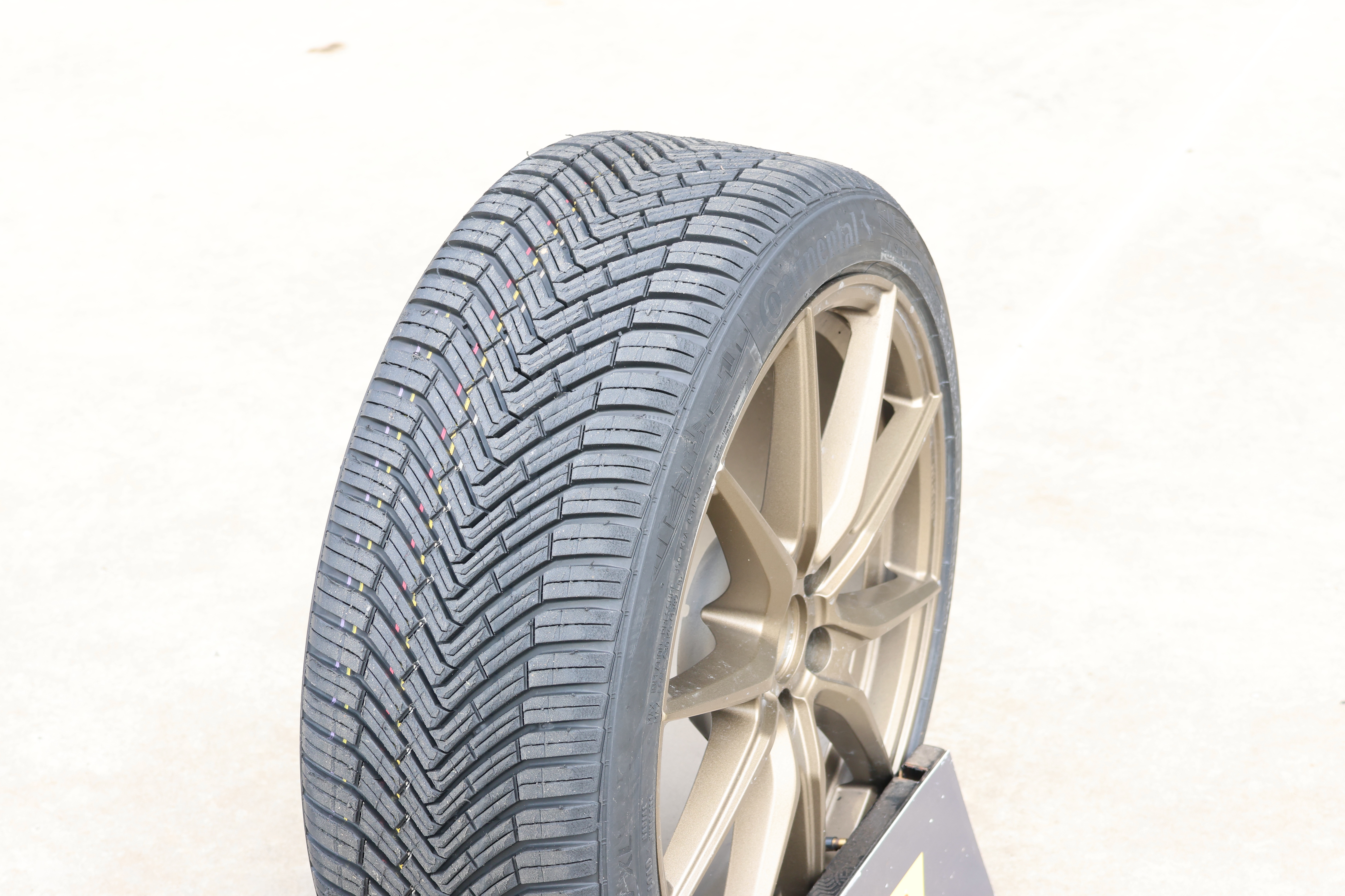 Continental AllSeasonContact 92 V