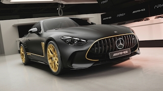 Das Sondermodell Mercedes-AMG GT 63 4MATIC+ "APXGP Edition" im Studio.