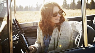 Die richtige Sonnenbrille beim Autofahren