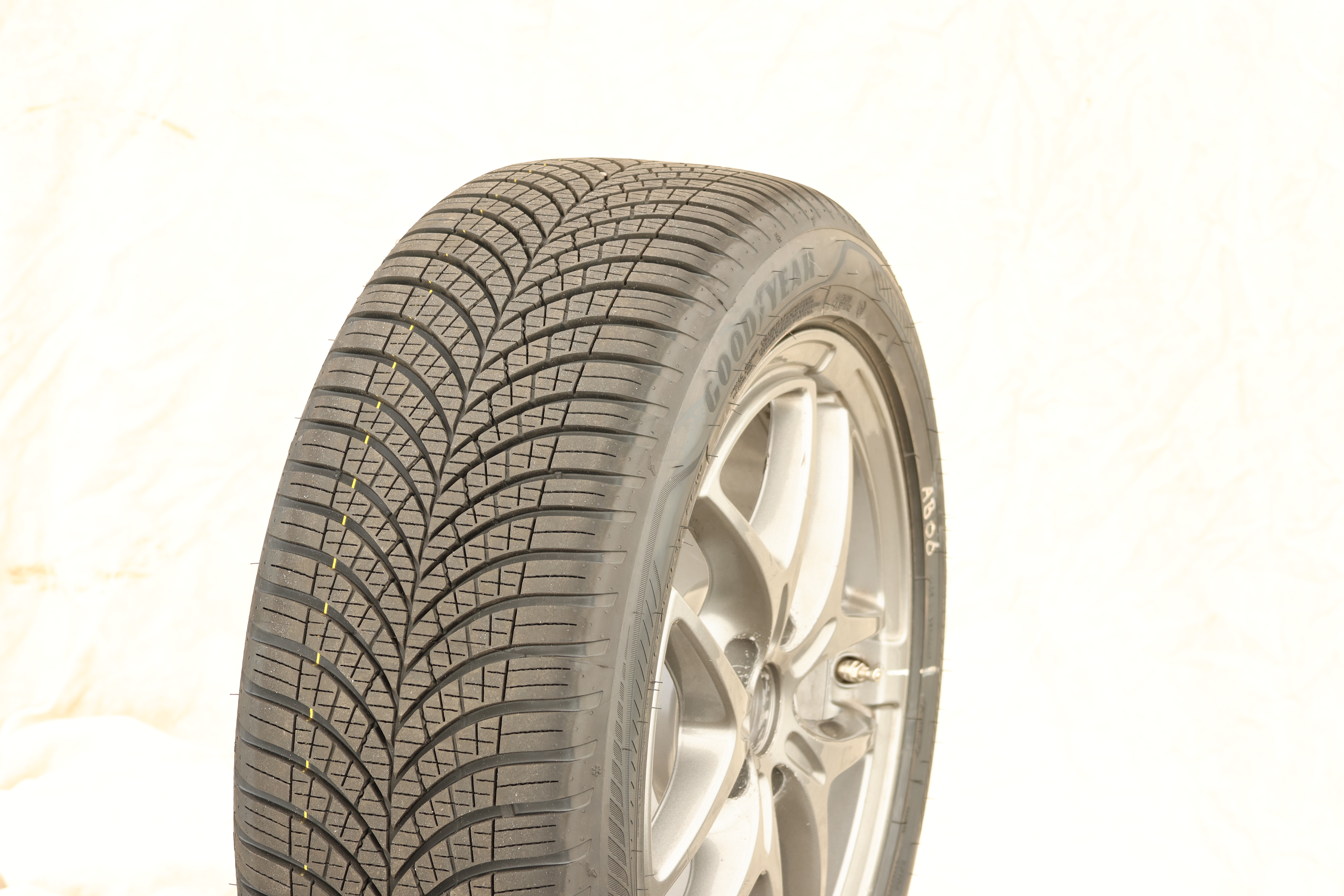 Goodyear Vector 4 (98 W)