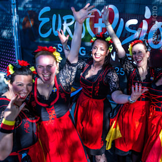 Hier wird geBALLERT: Fans stimmen sich auf ESC-Finale ein