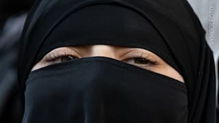 Urteil: Deshalb darf eine Frau nicht mit Nikab Auto fahren