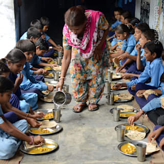 Indien: Tote Schlange im Kochtopf! Mehr als 200 Kinder vergiftet