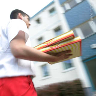 Kölner bestellt Pizza während Bombenentschärfung – Geldstrafe!