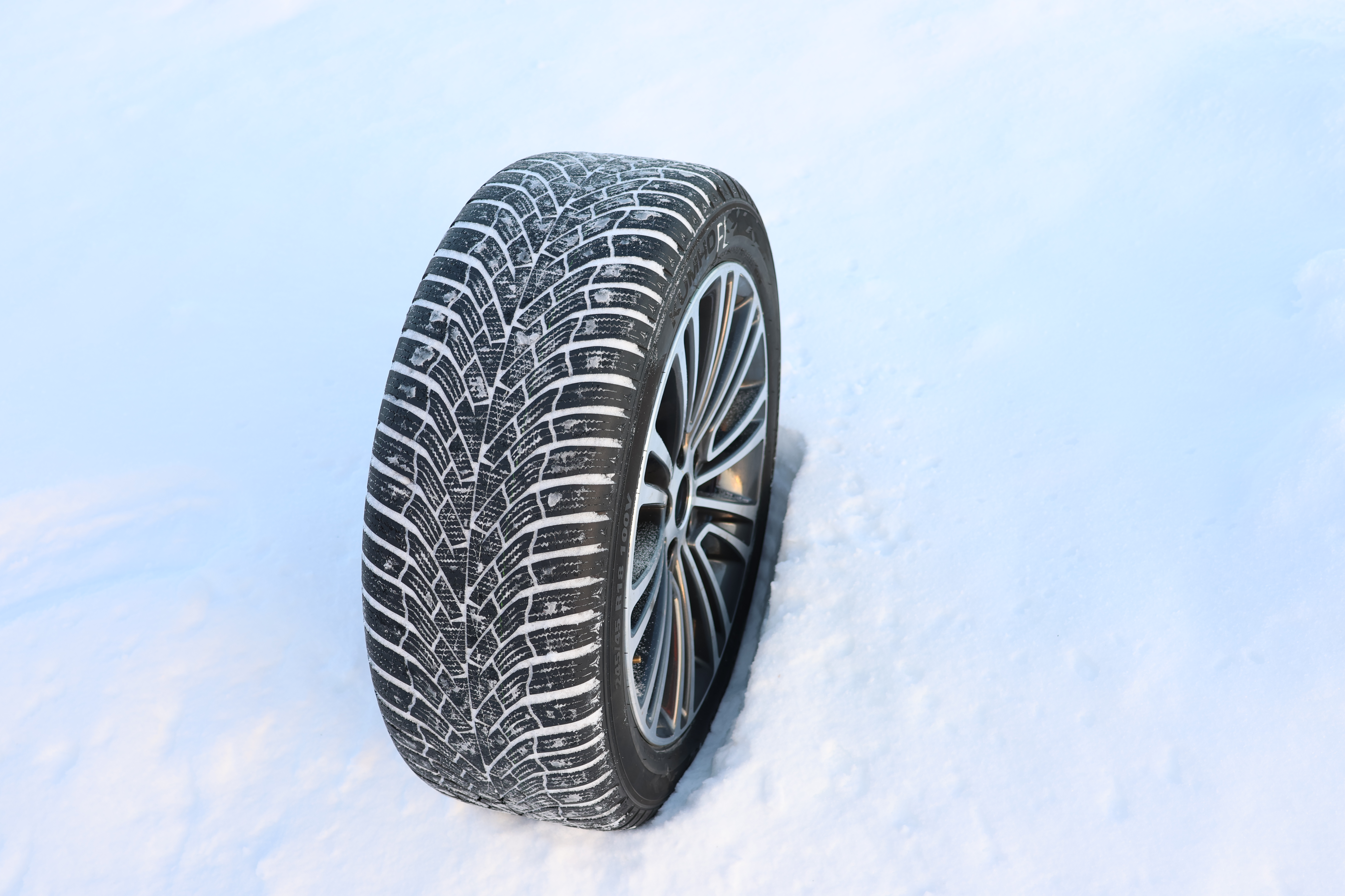 Kumho WinterCraft WP52 (100 V)