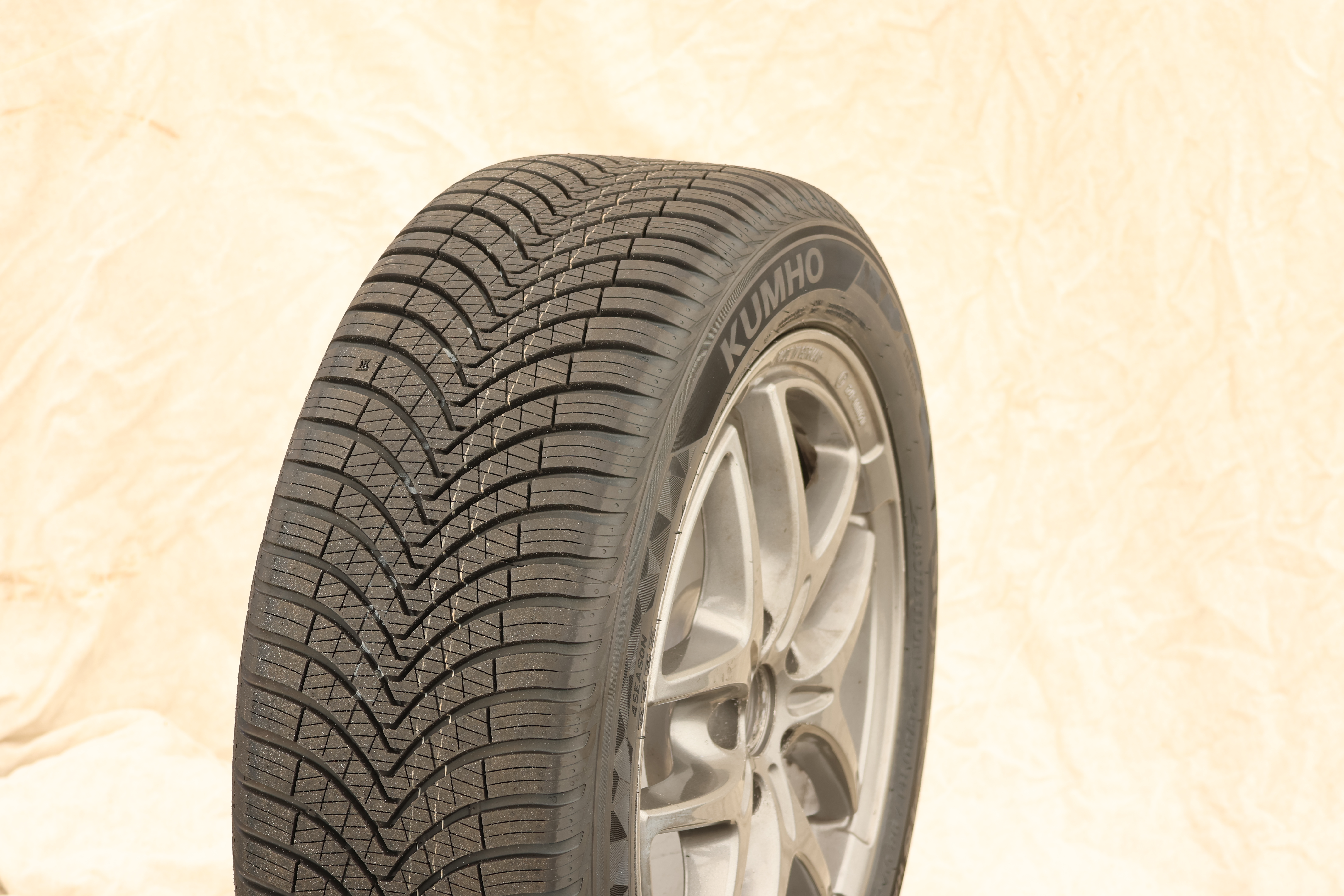Kumho Solus 4S HA32+ (98 W)