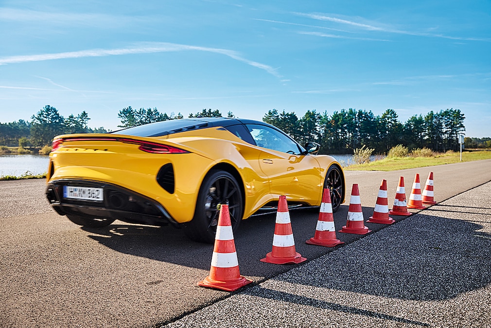 Lotus Emira im Bremstest