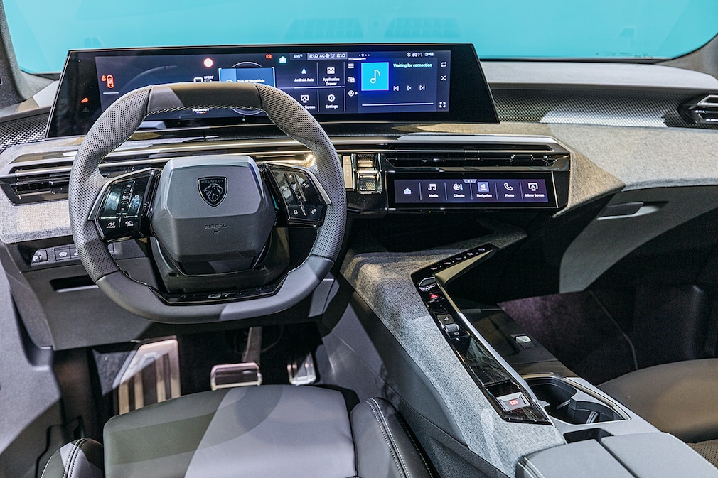 Peugeot E-3008