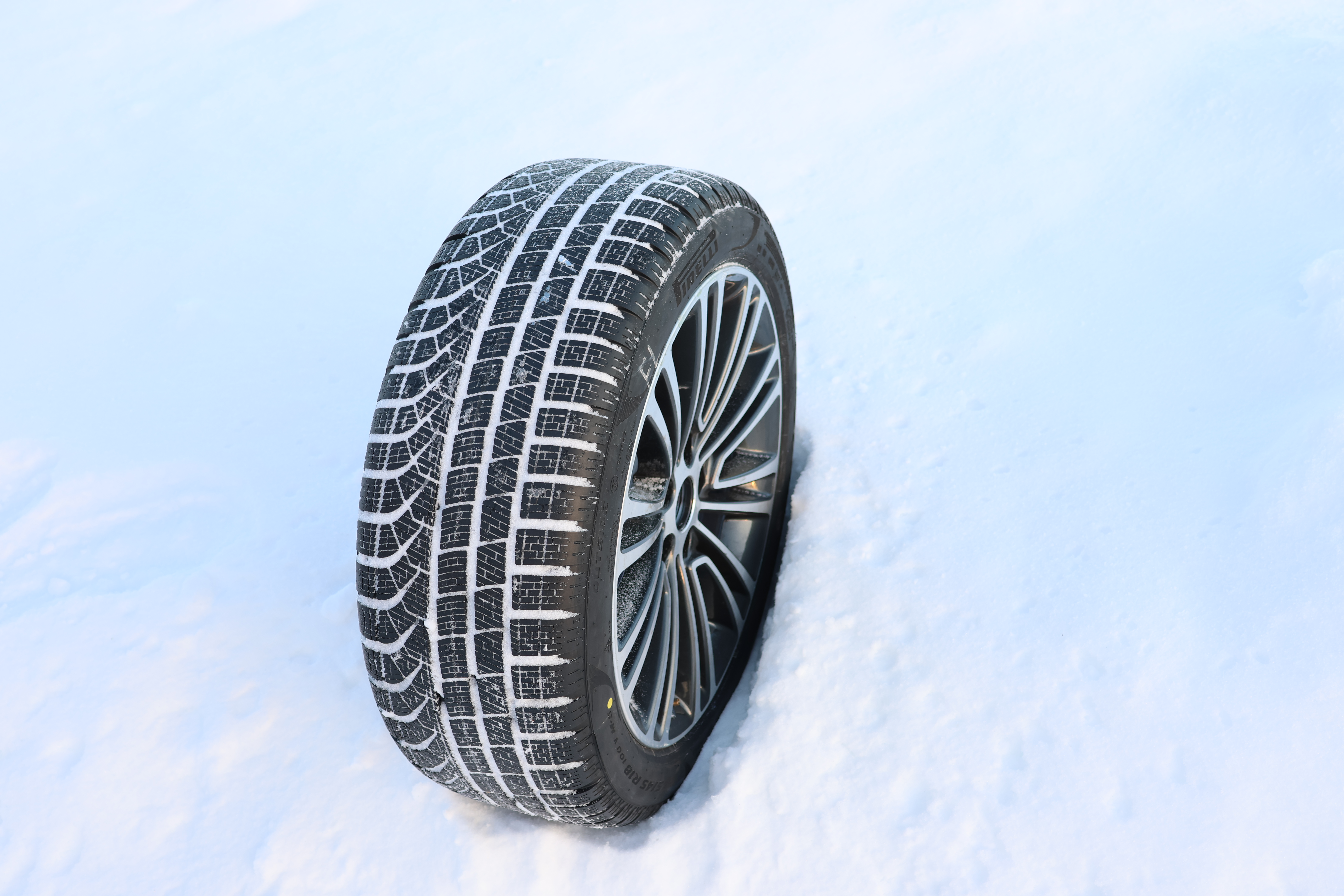 Pirelli P Zero Winter (100 V)