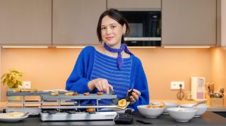 Bestenliste Raclette-Grills: Redakteurin mit Testsieger