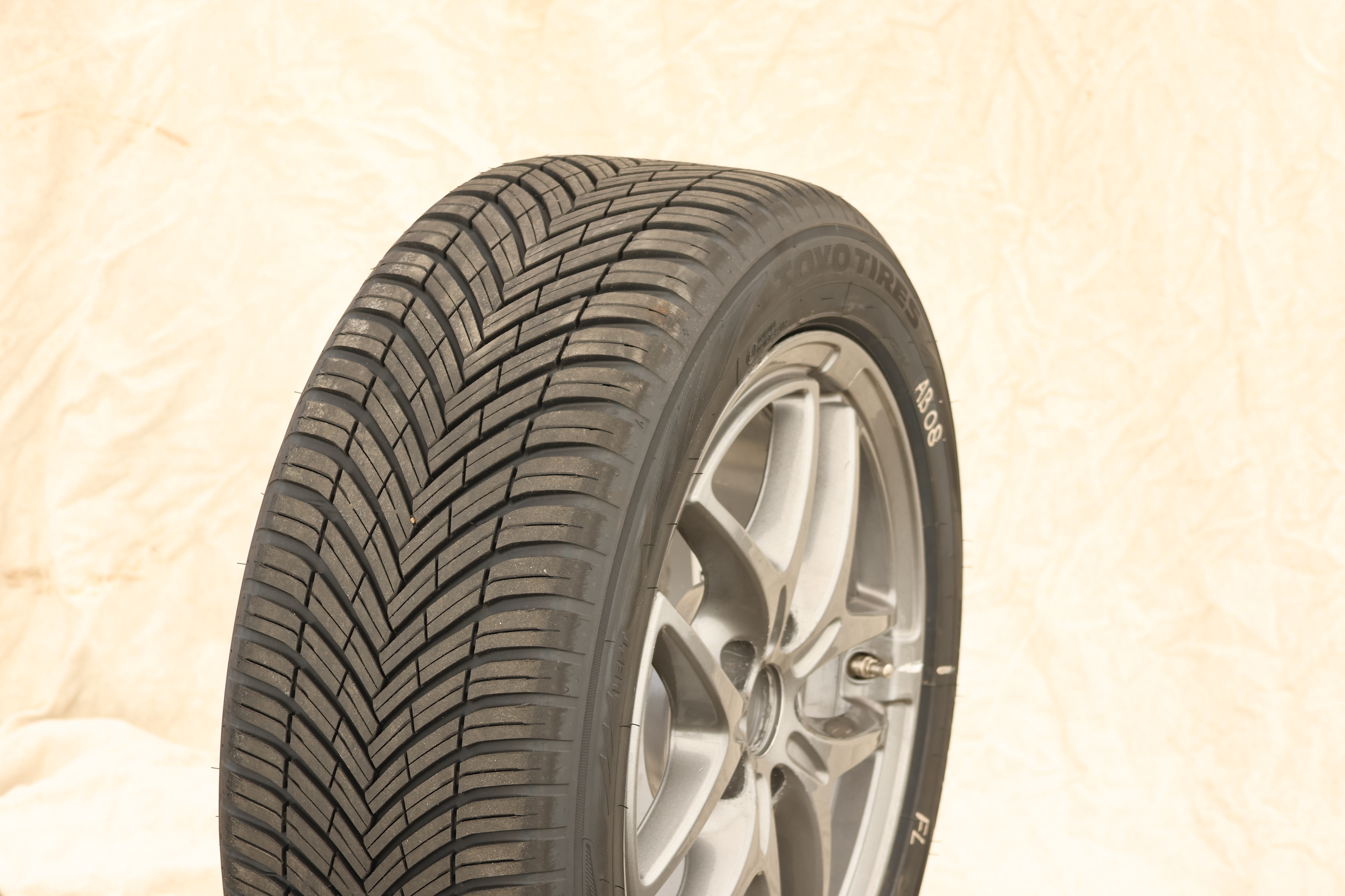 Toyo Celsius AS2 (98 Y)
