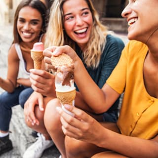 Fettsäuren doch nicht ungesund? Eiscreme könnte uns länger leben lassen