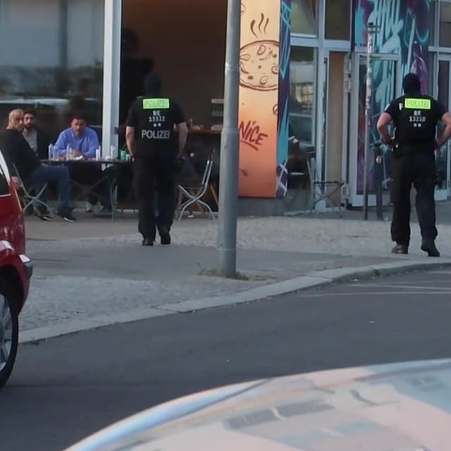Angeblich Schüsse vor Lokal der Abou-Chakers: Großeinsatz der Polizei