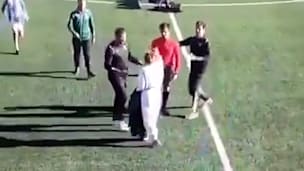 Nach Jugendspiel: Mama verhaut Schiedsrichter
