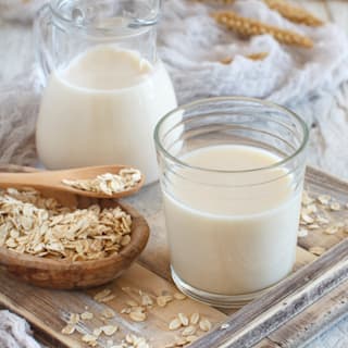 Hafermilch: Sollten Sie doch lieber Kuhmilch trinken?