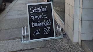 Dieses Schild sorgte für Aufregung: Eine Fleischerei bot auf der Tageskarte das Schnitzel für 8,88 Euro an