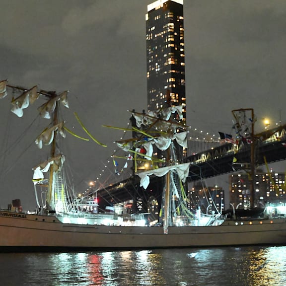 20 Verletzte in New York: Mexikanisches Trainingsschiff rammt Brooklyn Bridge