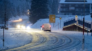 Bayern und Baden-Württemberg: Gefahr durch Schnee und Glätte auf den Straßen