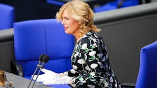 Friedrich Merz: Bei Kanzlerwahl – Handschuh-Geheimnis um Klöckner!