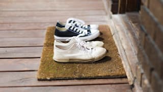 Achtung, Keime: Deshalb sollten Sie die Schuhe immer ausziehen