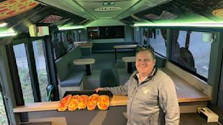 Kuriose Gastro-Idee: Pizza-Hans fährt im Linienbus vor