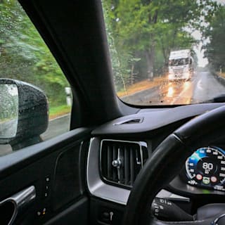 Autofahren im Winter: Wichtige Hinweise & Tipps bei Nässe