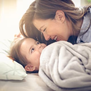 Bedingungslose Liebe: Kinder mit enger Mutterbindung sind gesünder