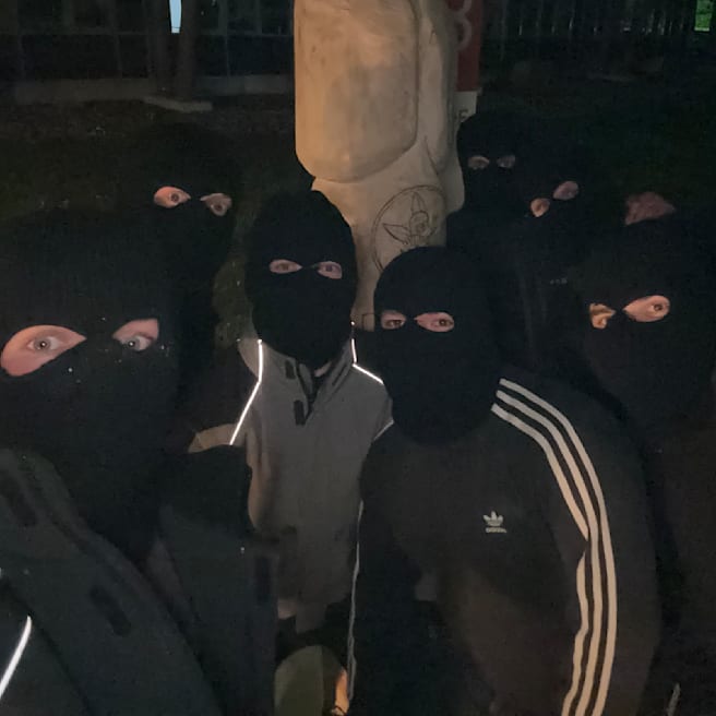 Polizeieinsatz vor Antenne Bayern wegen dieser Masken-Männer