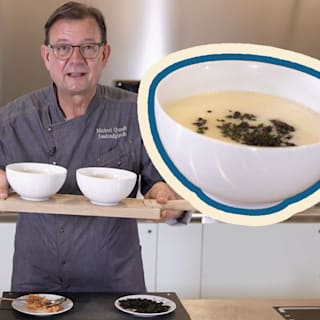Das Topping macht die Spargelsuppe besonders – Rezept