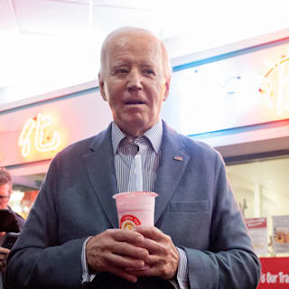 Brisantes Enthüllungs-Buch: Biden sollte bei Wiederwahl in den Rollstuhl