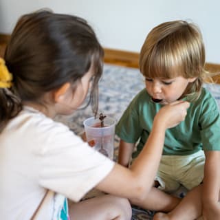 Große Schwester: Das steckt hinter dem „Eldest Daughter Syndrome“