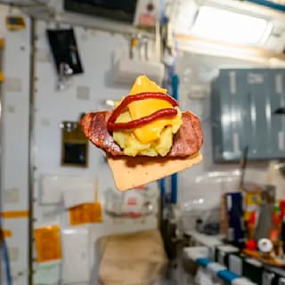 Fastfood im All: Nasa-Astronaut Jonny Kim zaubert Weltraum-Burger auf ISS