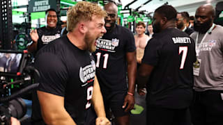 NFL Draft: Deutscher Footballer begeistert Amis im Bankdrücken