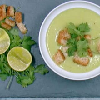Geht super schnell - Kalte Avocado-Suppe mit Knoblauch-Croûtons