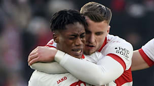 Tränen nach Fehlpass: Trainer spricht Stuttgart-Talent Mut zu