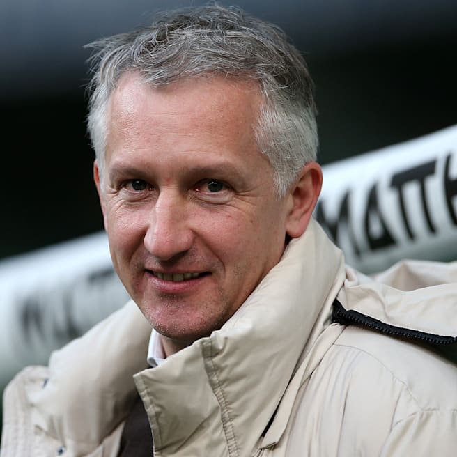 Es geht auch um den Rasen! So baut Frank Baumann Schalke um
