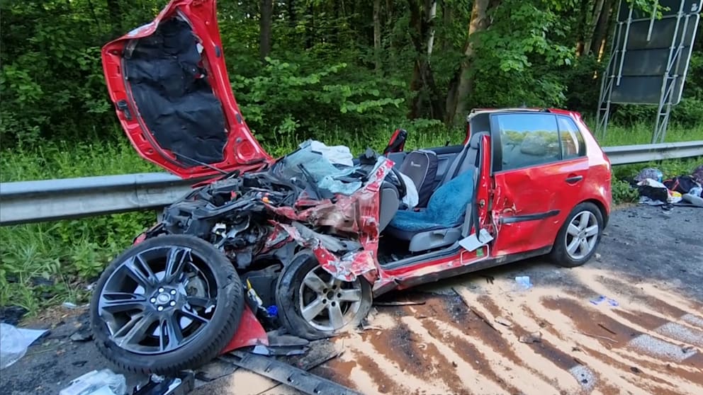 Unfall bei Montabaur: Vier Schwerverletzte auf B 49