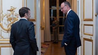 Merz bei Macron im Élysée-Palast: Wild, Wasser und zum Dessert Trump 