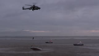 Mit Hubschrauber: Marine rettet Segler aus Ems