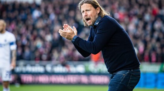 Mainz Trainer Bo Henriksen an der Seitenlinie